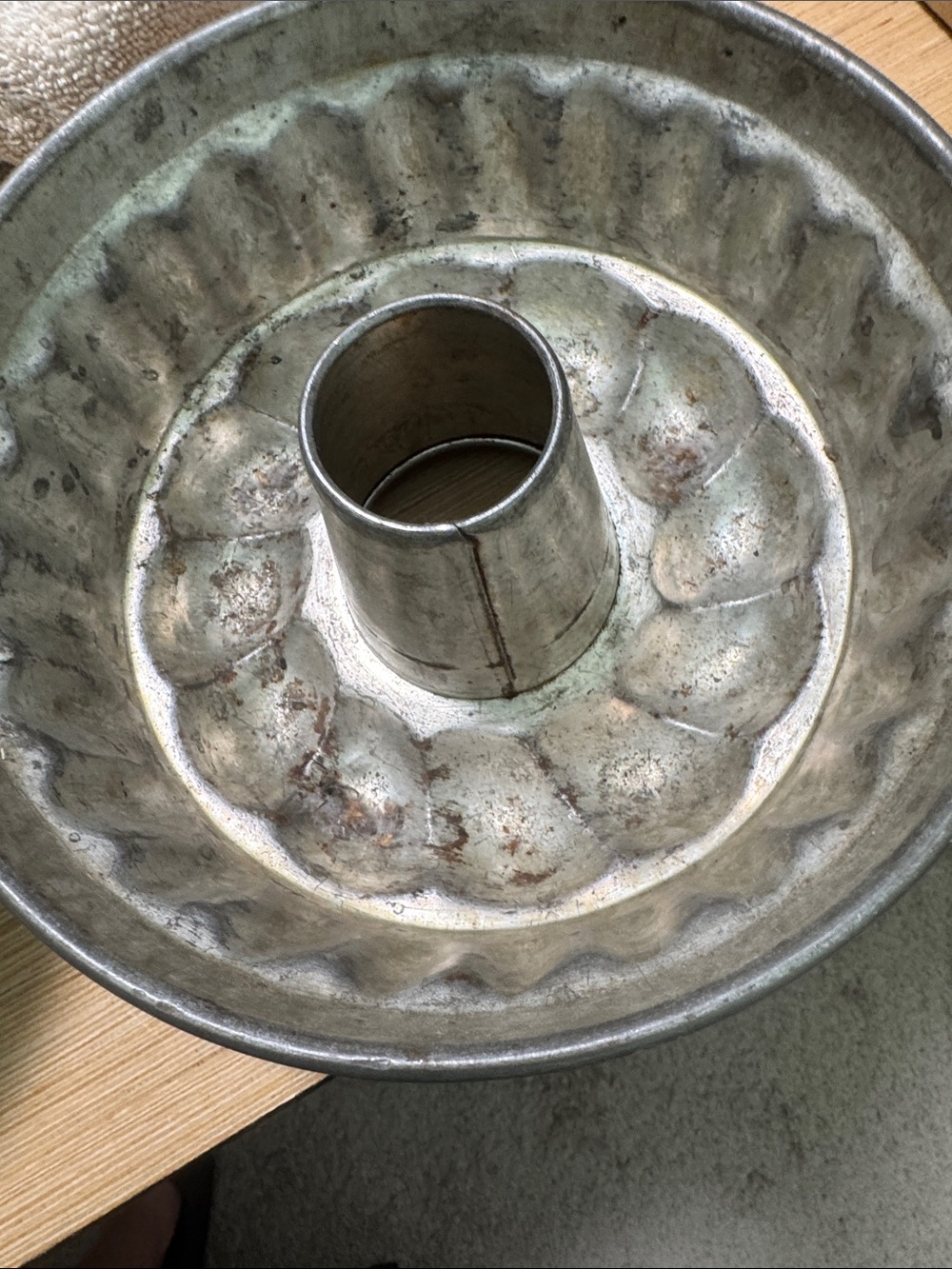 Vintage Metal Bundt Cake Pan in Silver set of 2 - 8”
